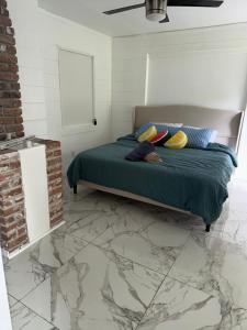 a bedroom with a bed with green sheets and a window at Studio sunshine in St. Petersburg