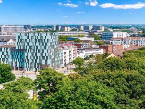 a view of a city with trees and buildings at Mercure Hotel Hamburg Mitte in Hamburg