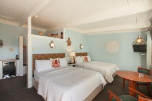 a bedroom with two beds and a table at Harborview Inn & RV Park in Garibaldi