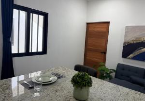 a dining room with a table with a plate on it at Estancia Moderna y cerca del Malecon de La Paz in La Paz