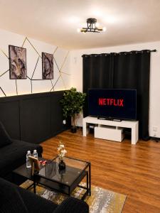 a living room with a tv and a couch and a table at House in Manchester MVS Snug Urban Hideaway in Manchester