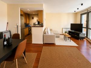a living room with a couch and a table at Green Valley Las Margas Golf in Latas