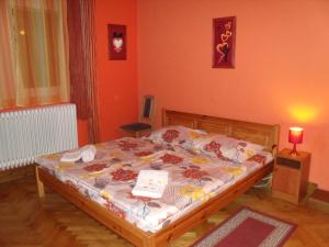 A bed or beds in a room at Viola Vendégház