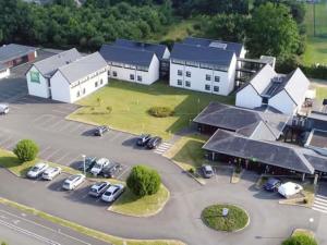 an aerial view of a parking lot with cars parked at ibis Styles Segre in Segré