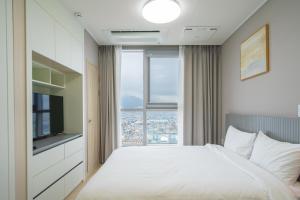 a bedroom with a bed and a large window at Elmomento Sasang in Busan +114 photos