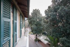 an empty sidewalk next to a building with trees at Appartamento della Piazza in Levanto