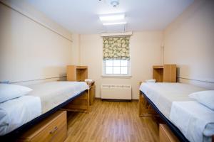 En eller flere senger på et rom på Dalhousie University Agricultural Campus