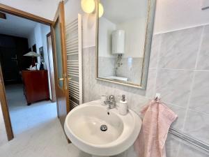 a bathroom with a sink and a mirror at Villa Slatine apartment in Slatine