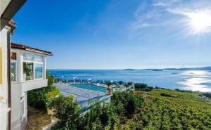 an image of a house with a swimming pool and the ocean at Hotel Pansion Villa Antonio in Orebić