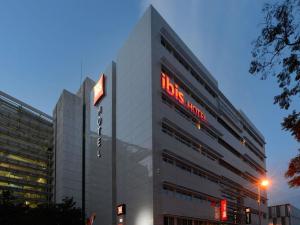 a building with a sign on the side of it at Hotel Ibis Lisboa Parque das Nações in Lisbon