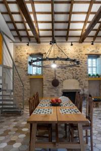 a dining room with a wooden table and chairs at Olive Press 1816 in Riglia
