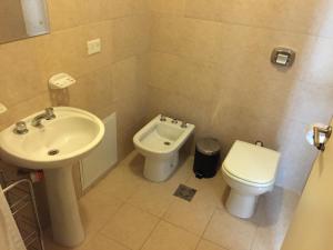 a bathroom with a sink and a toilet at Sol Patagonia in Río Gallegos