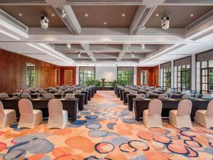 a large room with rows of tables and chairs at Sofitel Singapore Sentosa in Singapore +250 photos