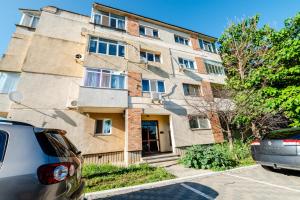 a building with a car parked in front of it at Walter Waves Private Apartment with Balcony and Self Check-In in Costinesti
