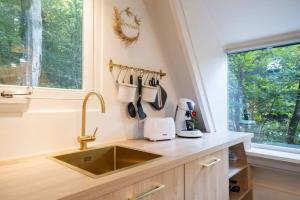 a kitchen with a sink and a window at Chalet Lupin in Durbuy