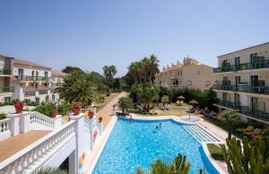 a view of the pool at a resort at ALEGRIA Pino Alto in Miami Platja