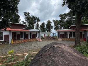 a large rock in front of a house at BIG INN Resort in Mattanūr