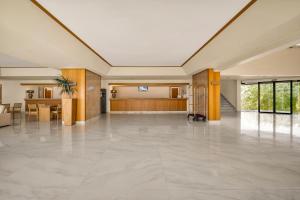 an empty lobby with a waiting room and a reception at Albufeira Sol Hotel & Spa in Albufeira