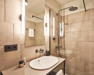 a bathroom with a sink and a shower at hood house in Hamburg