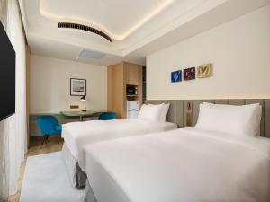 a hotel room with two beds and a desk at 亞士都酒店 in Taipei +66 photos