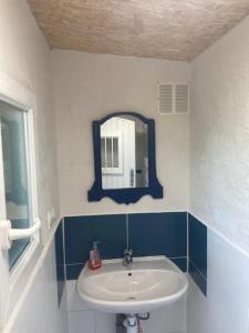 a bathroom with a sink and a mirror at Citerne-Lit in Montredon