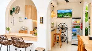 a kitchen and dining room with chairs and a refrigerator at Baliem Boutique Hotel Ungasan in Jimbaran