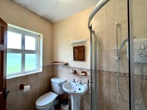 a bathroom with a toilet and a sink and a shower at Twelve Bens Lodge in Recess