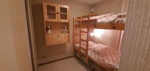 a bedroom with two bunk beds and a closet at Les Crêtes studio divisible by Mountain Collection Immobilier in Le Monêtier-les-Bains