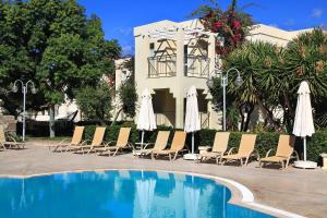 The swimming pool at or close to Mandarin Resort & Spa