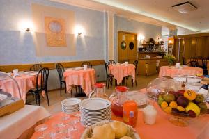 Restoran ili neka druga zalogajnica u objektu Albergo Ristorante Grigna