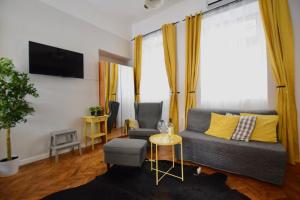 A television and/or entertainment centre at Standard Apartment by Hi5 - Chainbridge