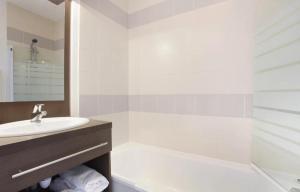 a bathroom with a sink and a tub and a toilet at Appartement 3 étoiles - ccbgeff in Cabriès +25 photos