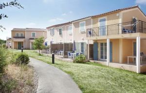a row of houses with chairs on the side of a road at Appartement 3 étoiles - ccbgeff in Cabriès