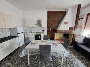 a kitchen with a table and chairs in a room at Casa Bonaria in Terralba