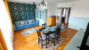 a living room with a table and chairs and a couch at Sen nad Bałtykiem - Apartament z balkonem, Ustka in Ustka