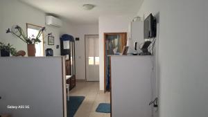 a room with a kitchen with a refrigerator at Apartmani Kunjasic in Trstenik