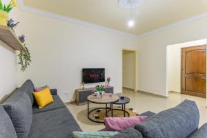a living room with a couch and a table at Mauve et Miel 2-BR Apartment In Batroun in Batroûn