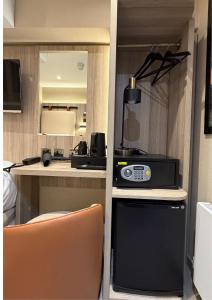 a small kitchen with a stove and a microwave at Mabledon Court Hotel in London
