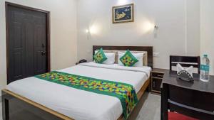 a bedroom with a bed and a desk and a bed sidx sidx sidx at Zouk Homes in Rishīkesh