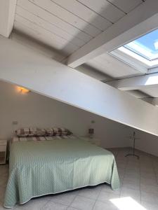 a bedroom with a bed in a room with a window at Edera in Porto Corsini