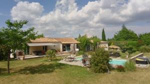 a house with a swimming pool in a yard at Villa dolce vita in Nans-les-Pins