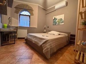 a bedroom with a bed and a table and a window at Il Posto delle Rose 2 in San Polo dei Cavalieri +53 photos