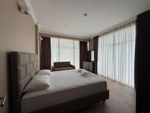 Llit o llits en una habitació de Black Sea Hotel