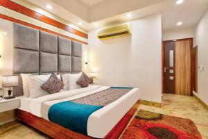 a bedroom with a large bed in a room at Hotel Vedas Heritage - Karol Bagh - Newly Renovated in New Delhi