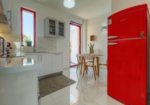 Kuchyň nebo kuchyňský kout v ubytování LB Apartment