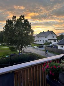 Solopgangen eller solnedgangen set fra lejligheden