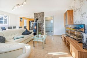 a living room with a large flat screen tv at Ferienhaus Ulme in Kachlin