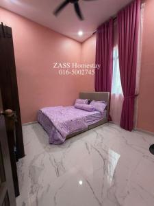 a bedroom with a bed with a marble floor at Homestay ZASS in Arau