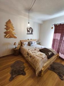 a bedroom with a bed and a wooden floor at Lu Cheur ad Zona Verde in Limone Piemonte