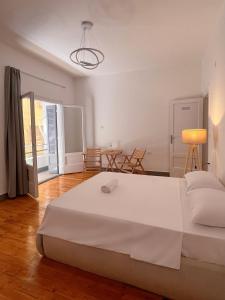a bedroom with a large white bed and a table at Nile & Museum Hideaway Haraka in Cairo
